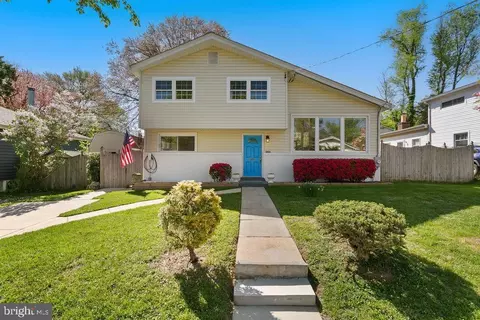 5904 Holland Rd, Rockville, MD 20851