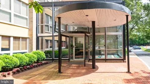 4970 Battery Ln #505, Bethesda, MD 20814