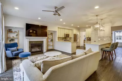 Living - 3525 Landing Way, Silver Spring, MD 20906 photo 4 of 4
