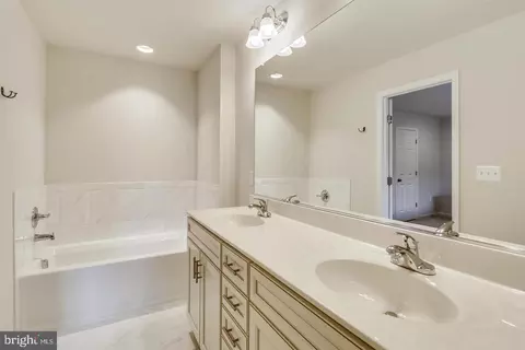 Bath - 3525 Landing Way, Silver Spring, MD 20906 photo 3 of 4
