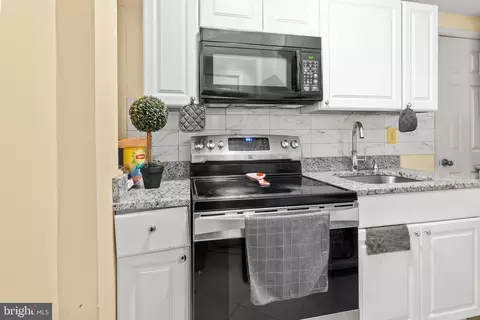 Kitchen - 12911 Hawkshead Ter, Silver Spring, MD 20904 photo 6 of 6