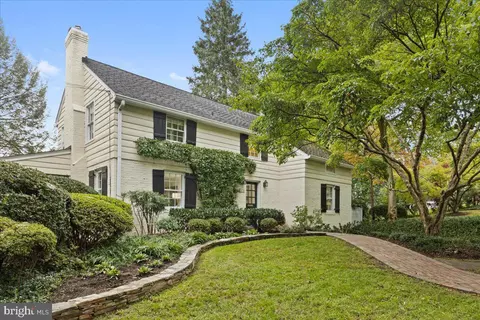 9733 W Bexhill Dr, Kensington, MD 20895
