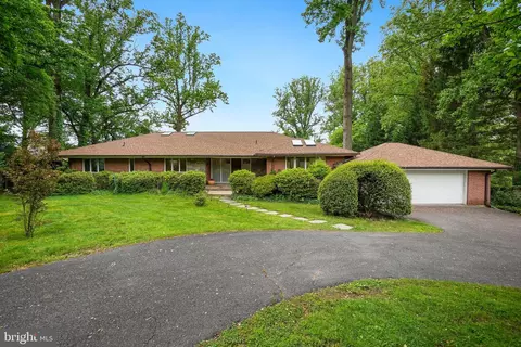 7100 Oak Forest Ln, Bethesda, MD 20817