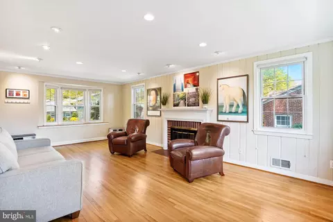 Living - 9203 Summit Rd, Silver Spring, MD 20910 photo 2 of 5