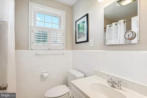 Bath - 9203 Summit Rd, Silver Spring, MD 20910 photo 3 of 5