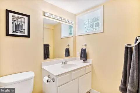 Bath - 9203 Summit Rd, Silver Spring, MD 20910 photo 4 of 5