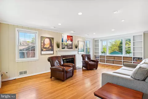 Living - 9203 Summit Rd, Silver Spring, MD 20910 photo 1 of 5