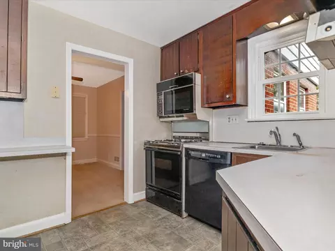 Kitchen - 217 Indian Spring Dr, Silver Spring, MD 20901 photo 5 of 5