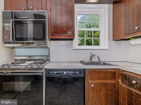 Kitchen - 217 Indian Spring Dr, Silver Spring, MD 20901 photo 3 of 5