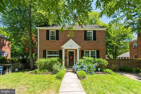 7403 Wildwood Dr, Takoma Park, MD 20912