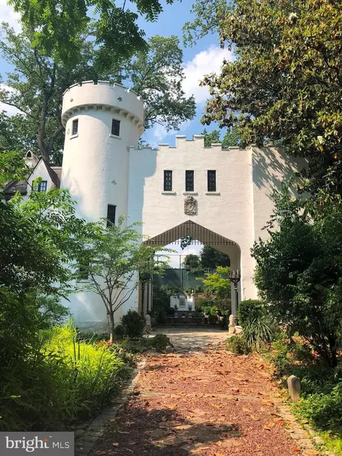 3207 Woodbine St, Chevy Chase, MD 20815