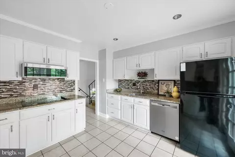 Kitchen - 12706 Rigdale Ter, Silver Spring, MD 20904 photo 4 of 5