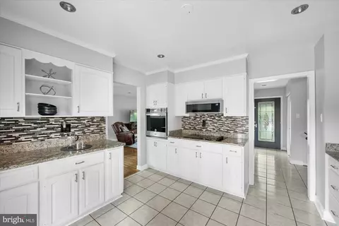 Kitchen - 12706 Rigdale Ter, Silver Spring, MD 20904 photo 3 of 5