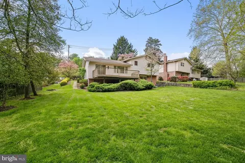 8049 Tuckerman Ln, Potomac, MD 20854