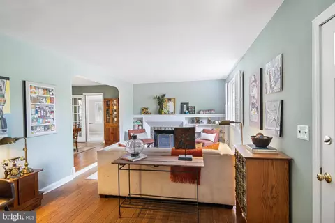 Living - 9123 Sudbury Rd, Silver Spring, MD 20901 photo 1 of 4