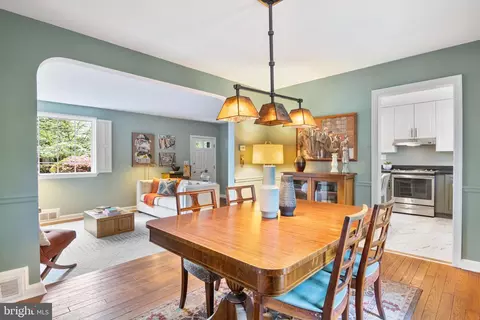 Dining - 9123 Sudbury Rd, Silver Spring, MD 20901 photo 2 of 3