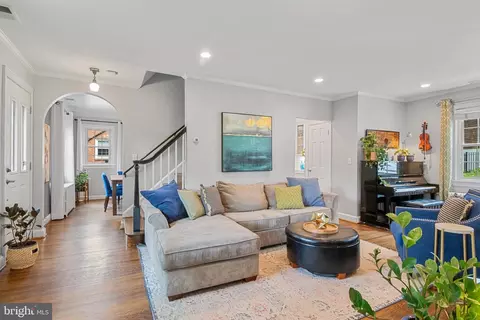 Living - 612 Ellsworth Dr, Silver Spring, MD 20910 photo 2 of 5