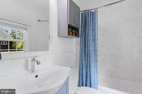 Bath - 612 Ellsworth Dr, Silver Spring, MD 20910 photo 4 of 5