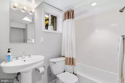 Bath - 612 Ellsworth Dr, Silver Spring, MD 20910 photo 5 of 5