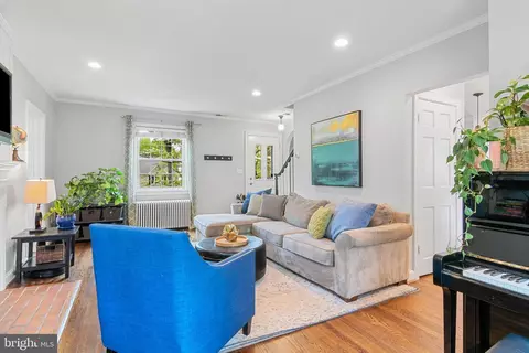 Living - 612 Ellsworth Dr, Silver Spring, MD 20910 photo 3 of 5
