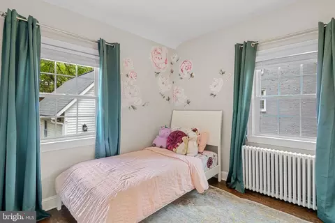 Bedroom - 612 Ellsworth Dr, Silver Spring, MD 20910 photo 5 of 10