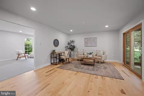 Living - 1517 Arbor View Rd, Silver Spring, MD 20902 photo 2 of 7