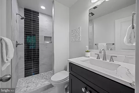 Bath - 1517 Arbor View Rd, Silver Spring, MD 20902 photo 5 of 7