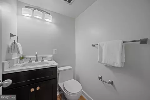 Bath - 1517 Arbor View Rd, Silver Spring, MD 20902 photo 2 of 7