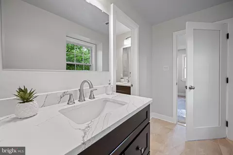 Bath - 1517 Arbor View Rd, Silver Spring, MD 20902 photo 4 of 7