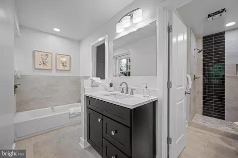 Bath - 1517 Arbor View Rd, Silver Spring, MD 20902 photo 3 of 7