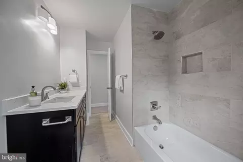 Bath - 1517 Arbor View Rd, Silver Spring, MD 20902 photo 6 of 7