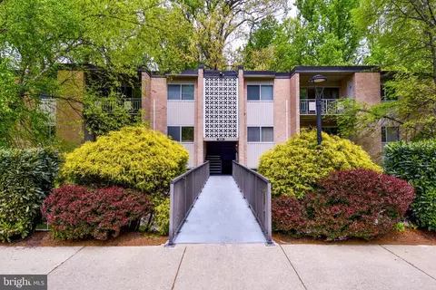 5103 Crossfield Ct #14, Rockville, MD 20852