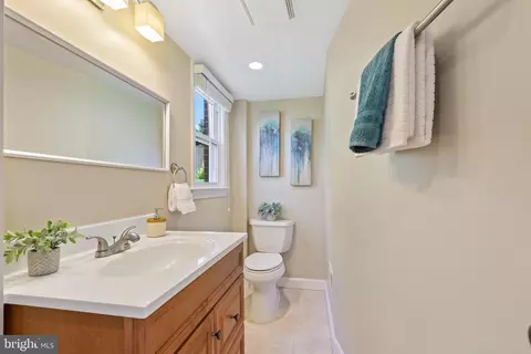 Bath - 2203 Ellis St, Silver Spring, MD 20910 photo 3 of 3