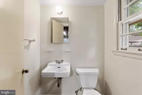 Bath - 11804 Caplinger Rd, Silver Spring, MD 20904 photo 2 of 3