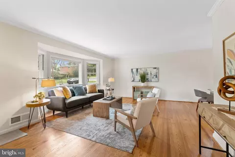 Living - 11804 Caplinger Rd, Silver Spring, MD 20904 photo 2 of 4