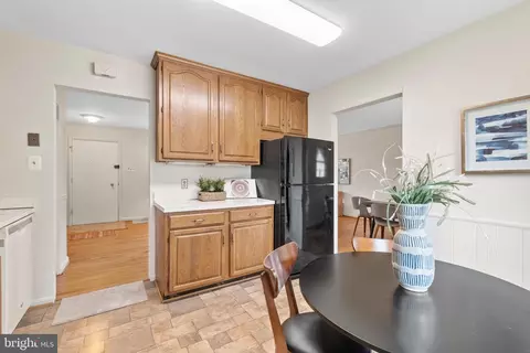 Dining - 11804 Caplinger Rd, Silver Spring, MD 20904 photo 3 of 4