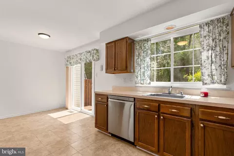 Kitchen - 2256 Wimbledon Cir, Silver Spring, MD 20906 photo 5 of 7