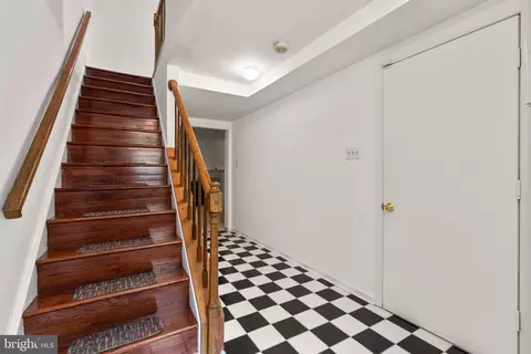 Entry Way - 2256 Wimbledon Cir, Silver Spring, MD 20906 photo 2 of 2