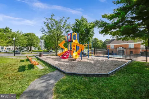 View/Area - 2256 Wimbledon Cir, Silver Spring, MD 20906 photo 2 of 4