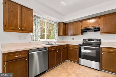 Kitchen - 2256 Wimbledon Cir, Silver Spring, MD 20906 photo 3 of 7