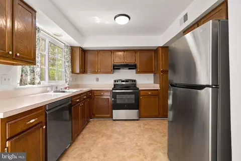 Kitchen - 2256 Wimbledon Cir, Silver Spring, MD 20906 photo 2 of 7