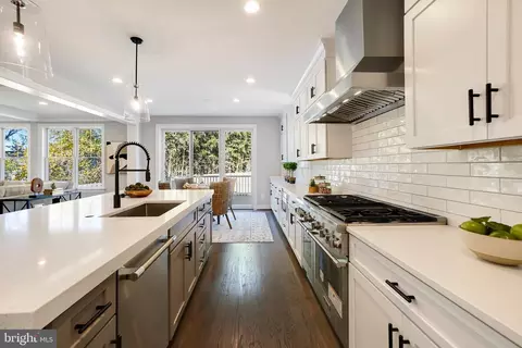 6105 Berkshire Dr, Bethesda, MD 20814