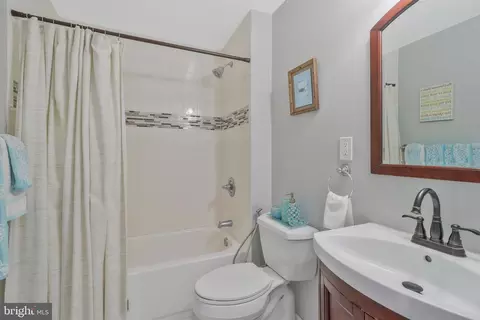 Bath - 10308 Lorain Ave, Silver Spring, MD 20901 photo 9 of 10