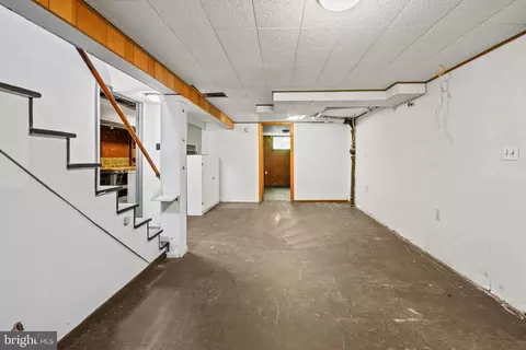 Exterior - 10210 Procter St, Silver Spring, MD 20901 photo 5 of 9