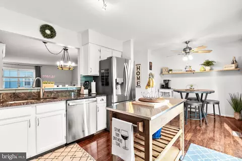 Kitchen - 18009 Sunset River Ct, Olney, MD 20832 photo 2 of 2