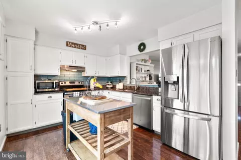 Kitchen - 18009 Sunset River Ct, Olney, MD 20832 photo 1 of 2
