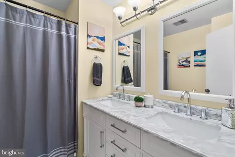 Bath - 18009 Sunset River Ct, Olney, MD 20832 photo 2 of 3