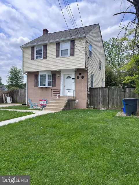 8502 Haskins Pl, Takoma Park, MD 20912