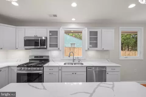 Kitchen - 8407 Tahona Dr, Silver Spring, MD 20903 photo 7 of 11