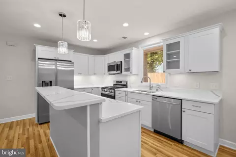Kitchen - 8407 Tahona Dr, Silver Spring, MD 20903 photo 6 of 11